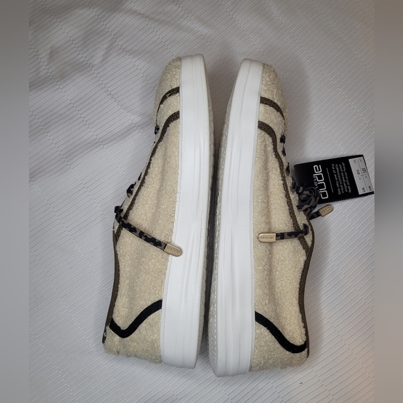 NWT Hey Dude Karina Sherpa Marshmallow Leo Sneakers sz 11 - Picture 5 of 9
